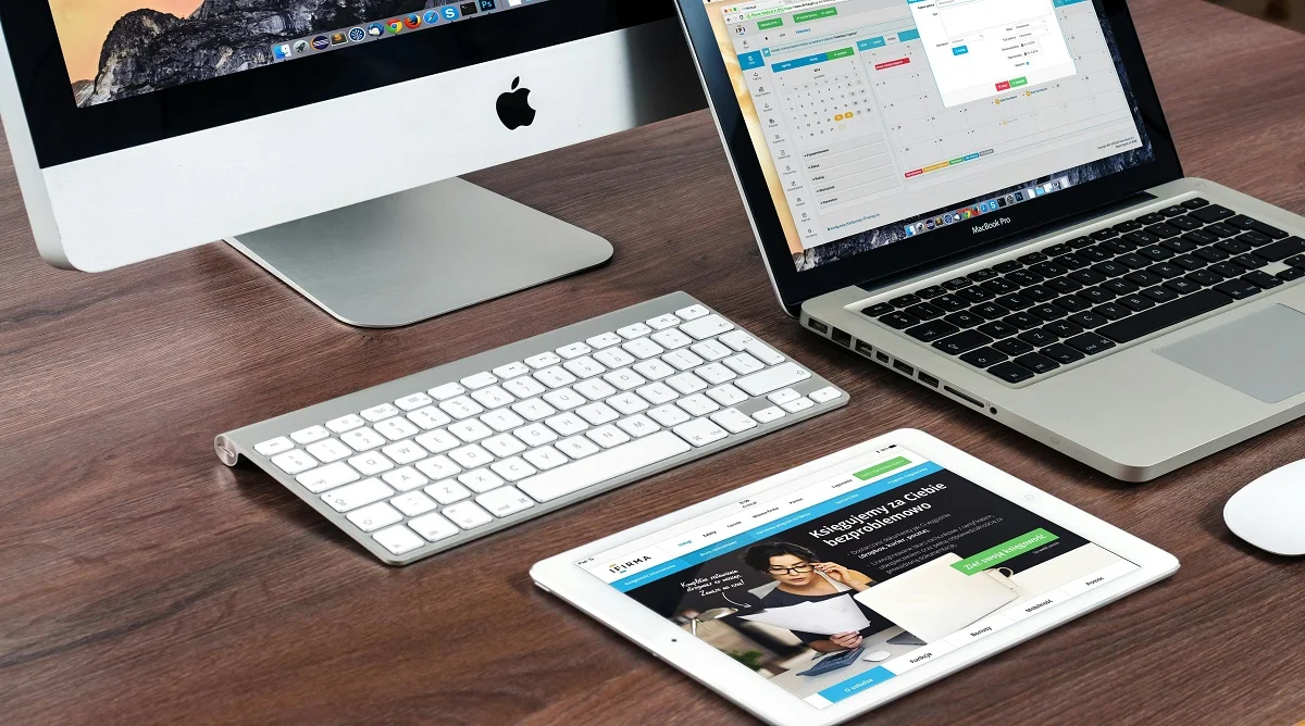 how technology works showing connected devices and internet