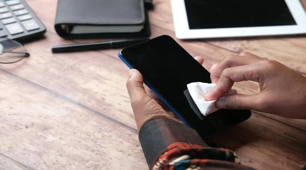 smartphone tips cleaning storage for better performance