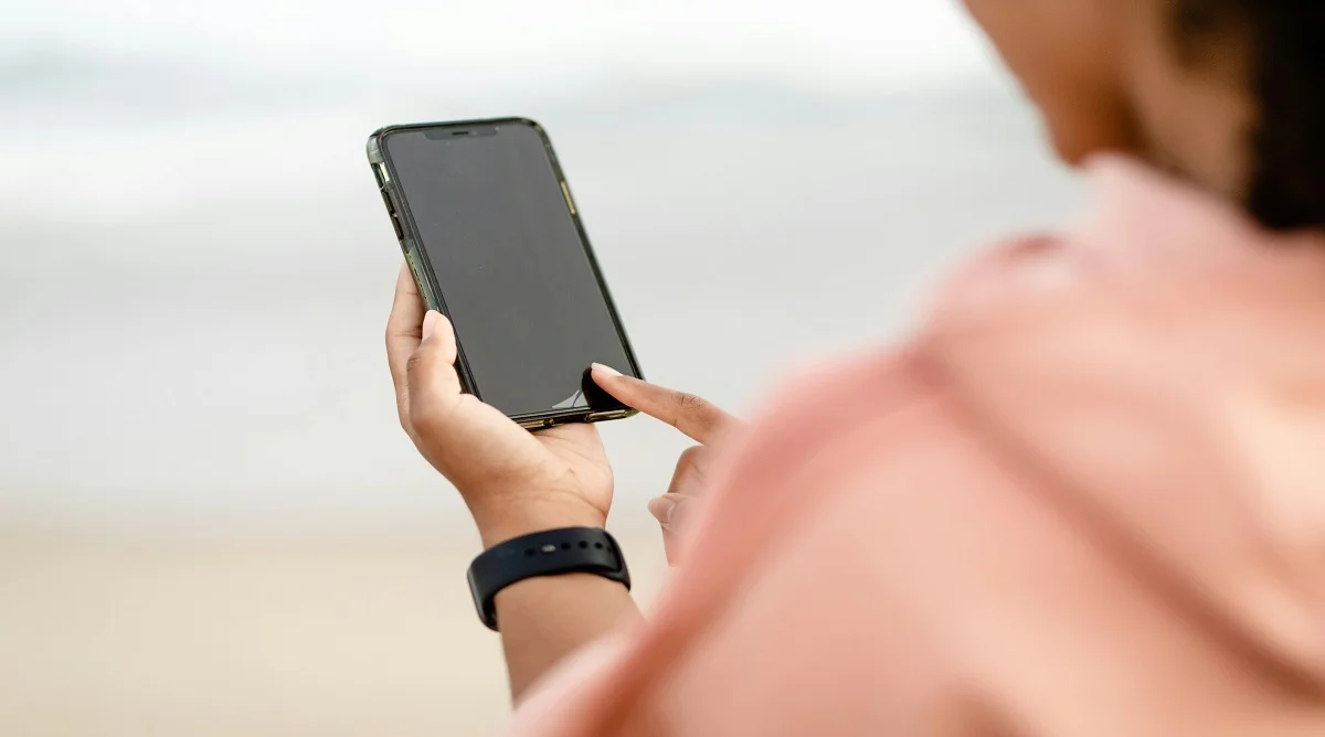 digital privacy tips protecting personal information on smartphone