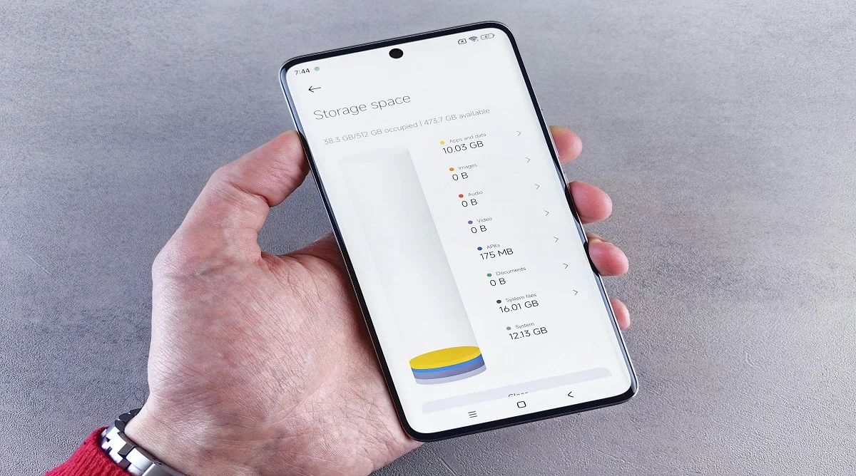 storage tips managing low storage space on smartphone