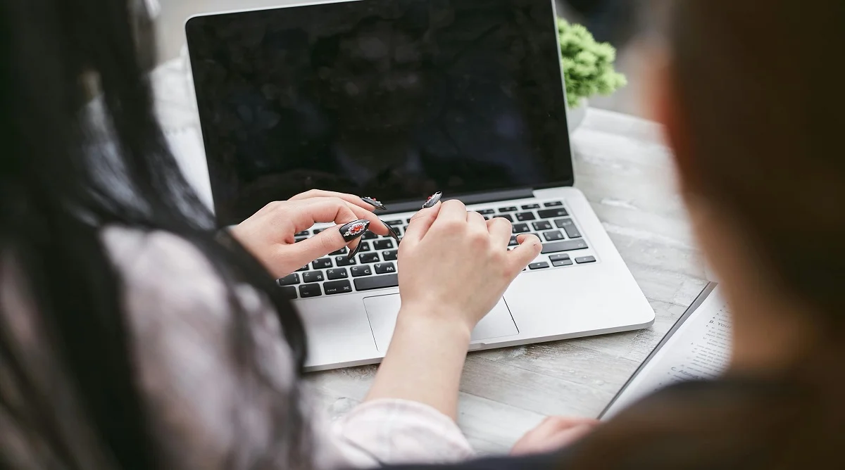 online safety tips protecting personal data on laptop
