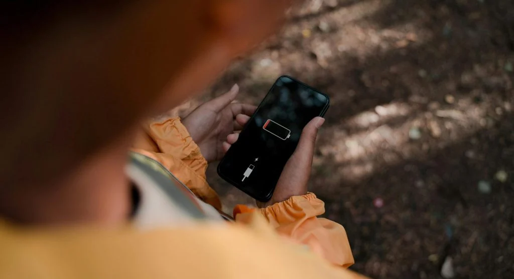Battery saving tips on a smartphone screen