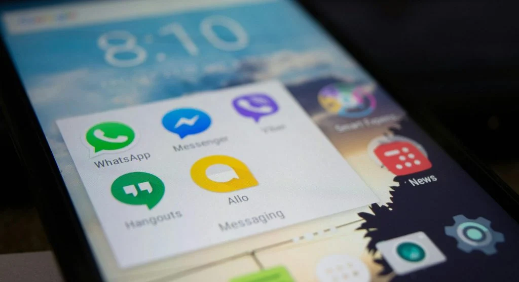 Closing apps on a smartphone to improve performance