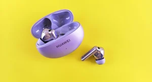 Wireless earbuds with tips for better audio and battery life
