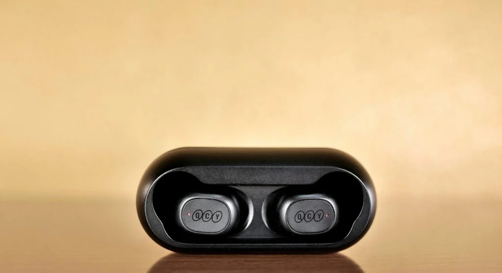 Wireless earbuds with adjustable tips for improved fit and sound quality