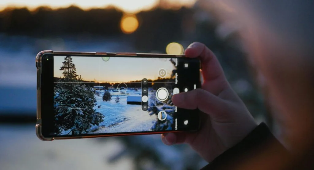 Screenshot tips on smartphone screen