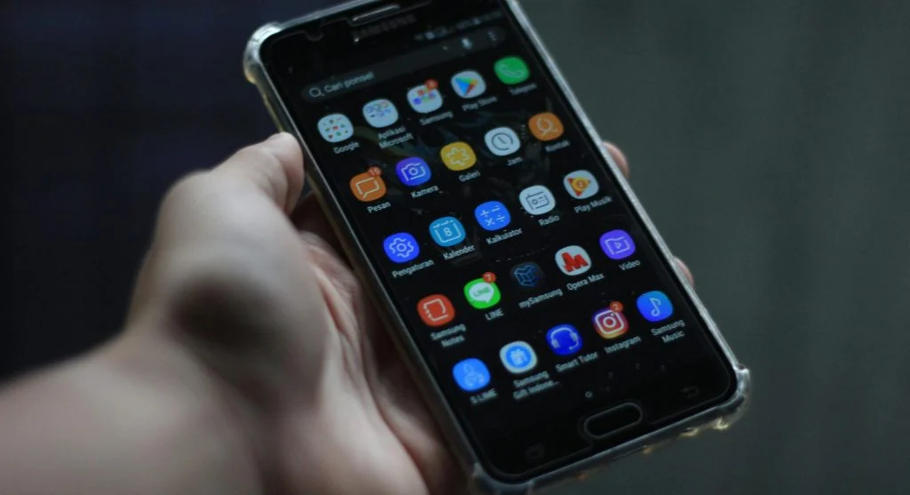 Person checking available Bluetooth devices on their smartphone