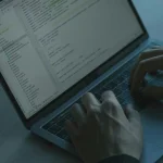 Computer and mobile devices with update notifications