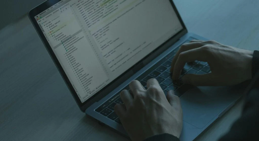 Computer and mobile devices with update notifications