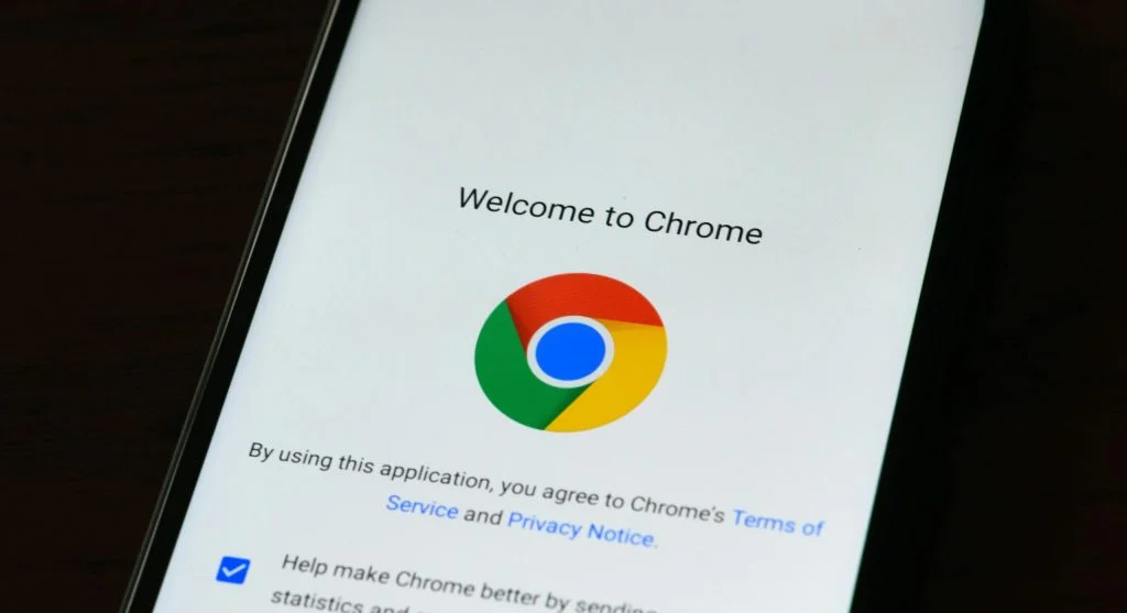 Mobile phone downloading content for offline use