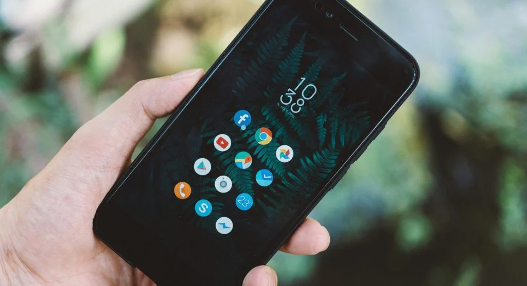Mobile phone screen displaying app storage and settings options