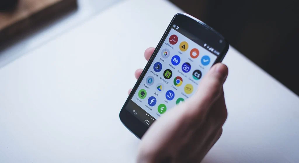 Closing apps to reduce smartphone heat