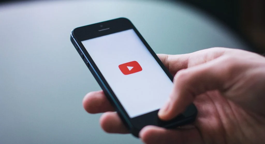 Installing fake mobile app risk
