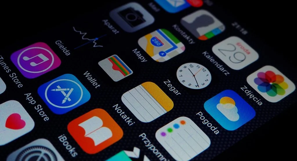 Closing background apps to save battery