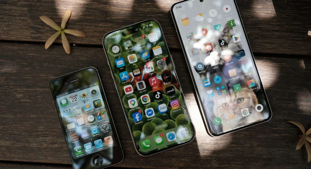 Comparing smartphone features before purchase
