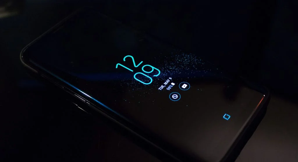 Minimal home screen improving smartphone performance