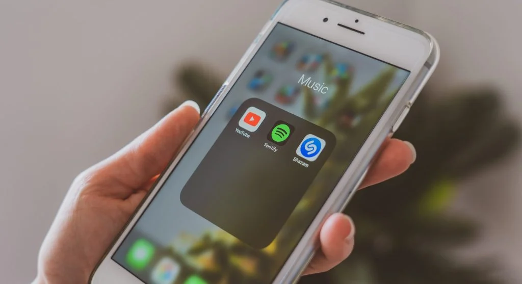 Organized smartphone storage with folders