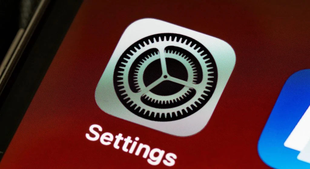 Managing app permissions for smartphone security