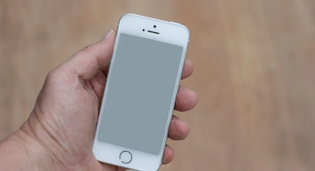 People sharing smartphone myths information