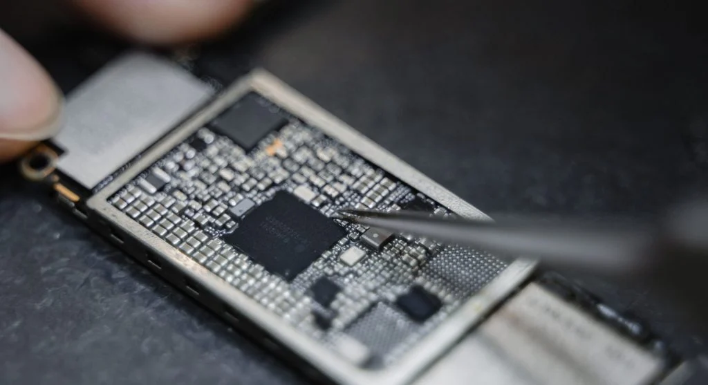 Smartphone hardware basics diagram